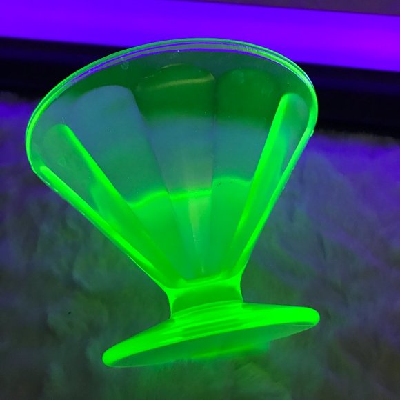 Vaseline Uranium Federal Glass teardrop Swirl Dessert Cup #66 - Picture 4 of 9